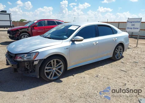 2017 Volkswagen Passat 1.8T R-Line из США, поврежденный, VIN 1VWDT7A39HC044449